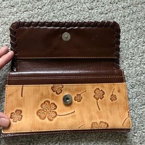 M.C. Wallet with Chain Design